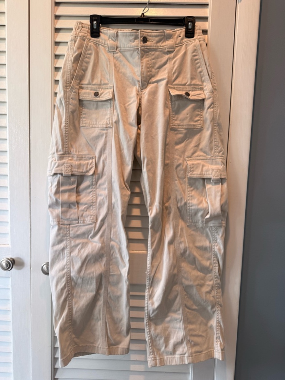 Hollister Beige Cargo Pants with Multiple Utility Pockets